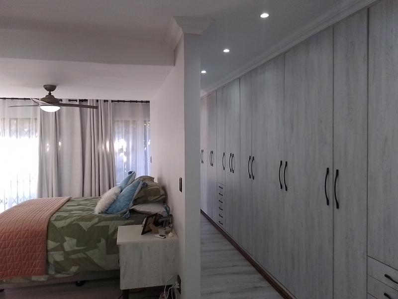 7 Bedroom Property for Sale in Brackenhurst Gauteng