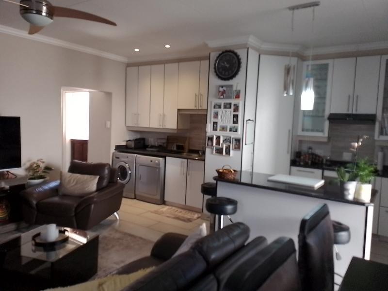 7 Bedroom Property for Sale in Brackenhurst Gauteng