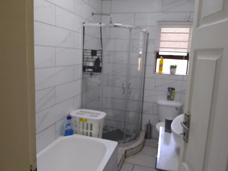 7 Bedroom Property for Sale in Brackenhurst Gauteng