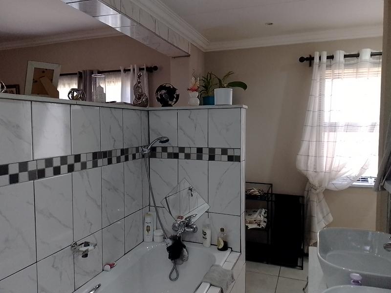 7 Bedroom Property for Sale in Brackenhurst Gauteng