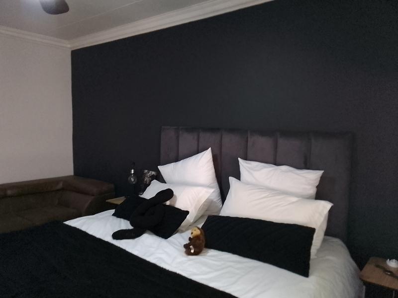 7 Bedroom Property for Sale in Brackenhurst Gauteng