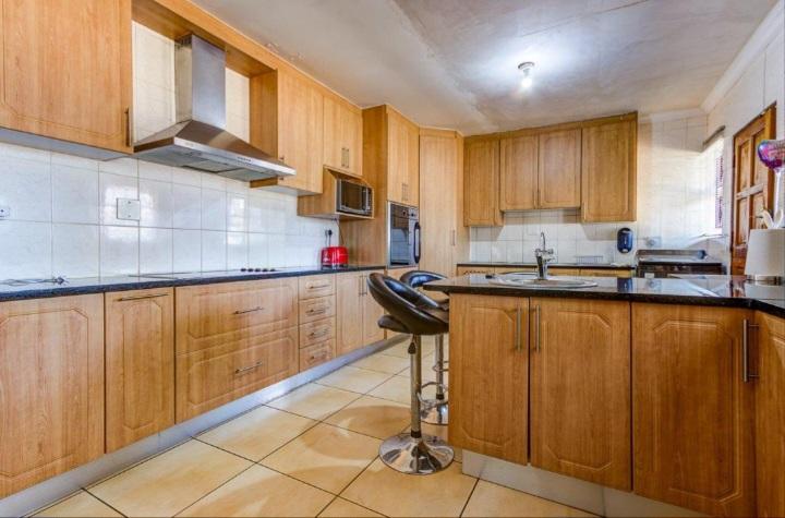 4 Bedroom Property for Sale in Clayville Gauteng