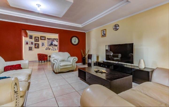 4 Bedroom Property for Sale in Clayville Gauteng