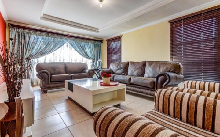4 Bedroom Property for Sale in Clayville Gauteng