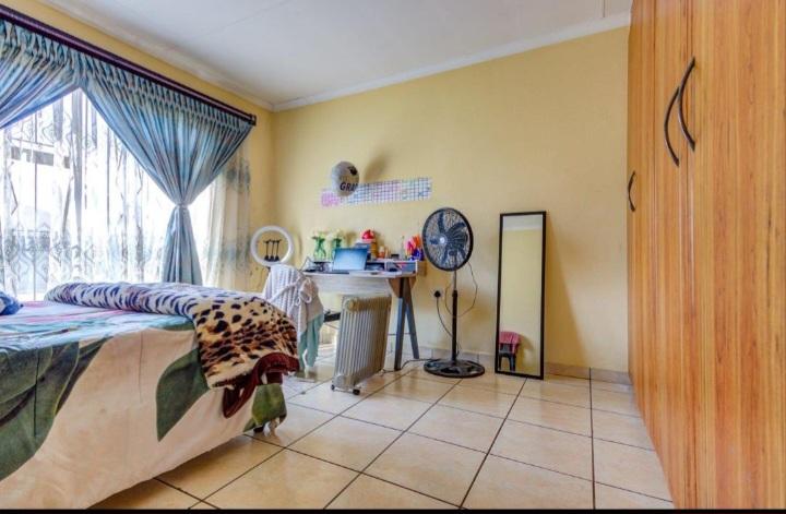4 Bedroom Property for Sale in Clayville Gauteng