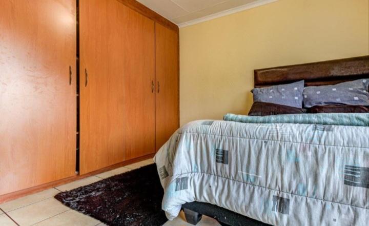 4 Bedroom Property for Sale in Clayville Gauteng