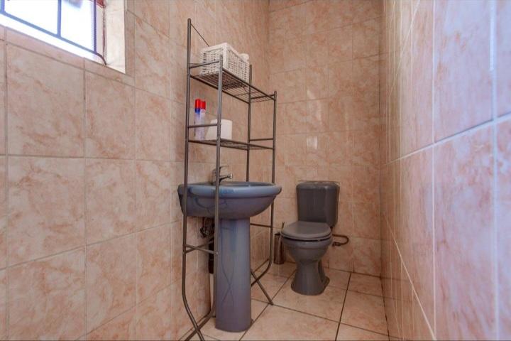 4 Bedroom Property for Sale in Clayville Gauteng