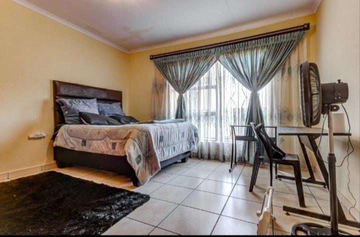 4 Bedroom Property for Sale in Clayville Gauteng