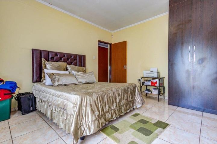 4 Bedroom Property for Sale in Clayville Gauteng