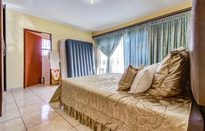 4 Bedroom Property for Sale in Clayville Gauteng