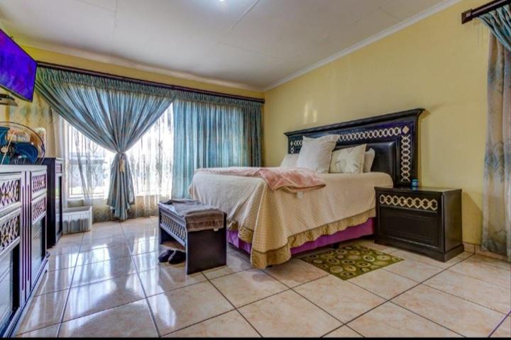 4 Bedroom Property for Sale in Clayville Gauteng