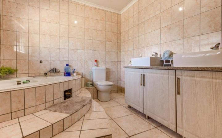 4 Bedroom Property for Sale in Clayville Gauteng
