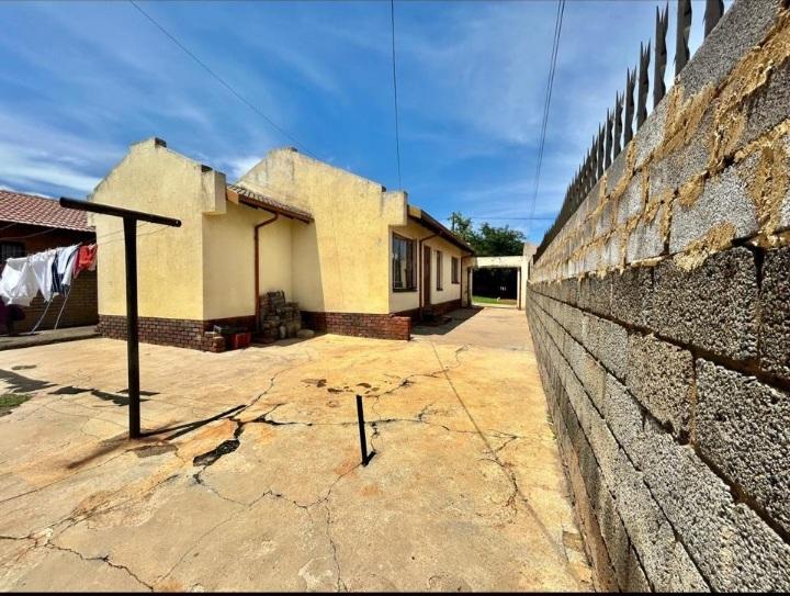3 Bedroom Property for Sale in Moroka Gauteng
