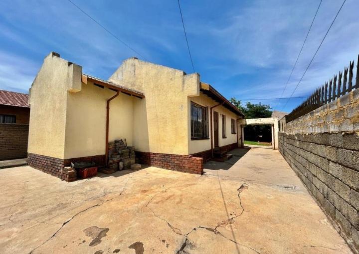 3 Bedroom Property for Sale in Moroka Gauteng