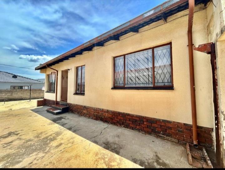 3 Bedroom Property for Sale in Moroka Gauteng