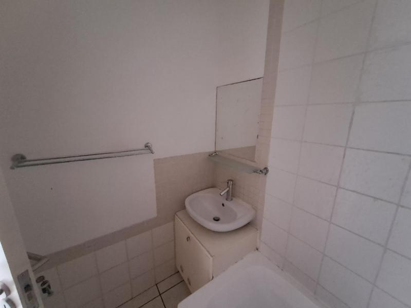 1 Bedroom Property for Sale in Greenside Gauteng