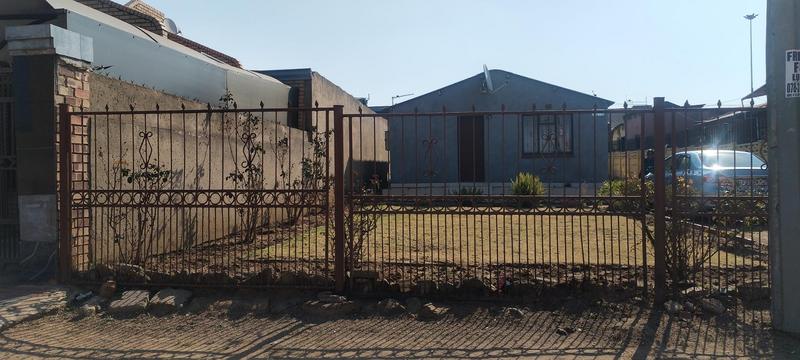 2 Bedroom Property for Sale in Moroka Gauteng