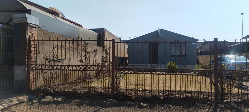 2 Bedroom Property for Sale in Moroka Gauteng