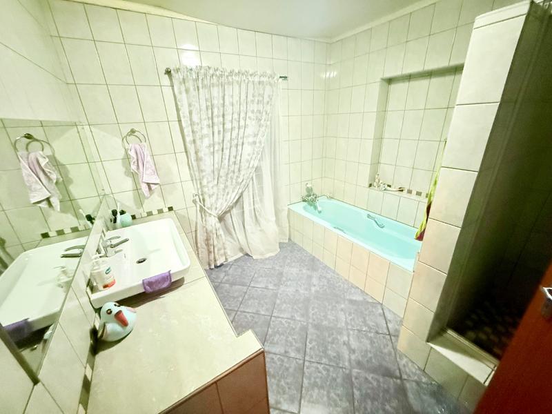 4 Bedroom Property for Sale in Vanderbijlpark CE 2 Gauteng