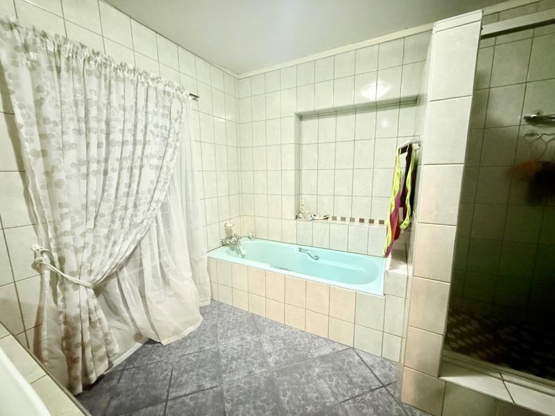 4 Bedroom Property for Sale in Vanderbijlpark CE 2 Gauteng