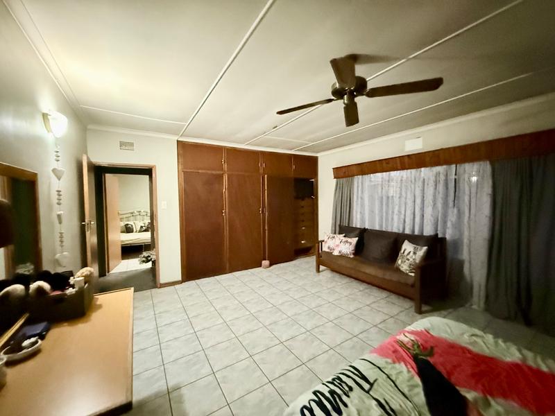 4 Bedroom Property for Sale in Vanderbijlpark CE 2 Gauteng