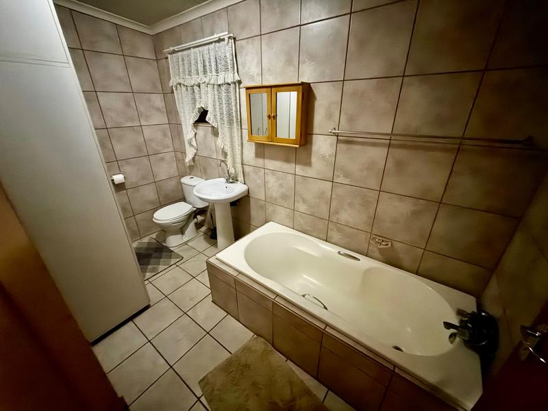 4 Bedroom Property for Sale in Vanderbijlpark CE 2 Gauteng
