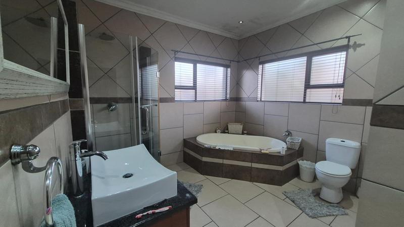 4 Bedroom Property for Sale in Raslouw Gauteng