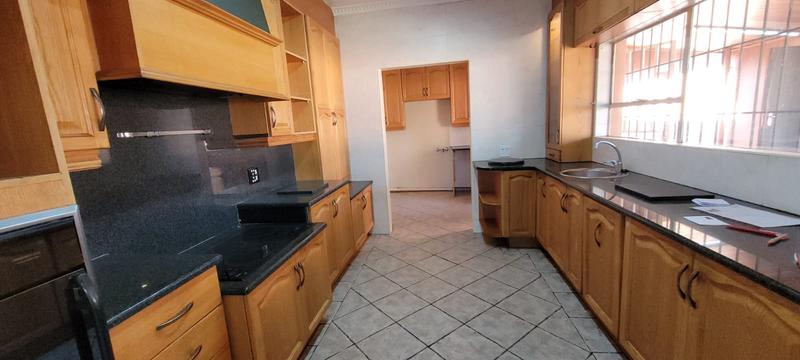 4 Bedroom Property for Sale in Glenvista Gauteng