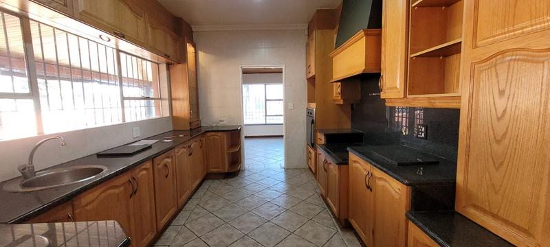4 Bedroom Property for Sale in Glenvista Gauteng