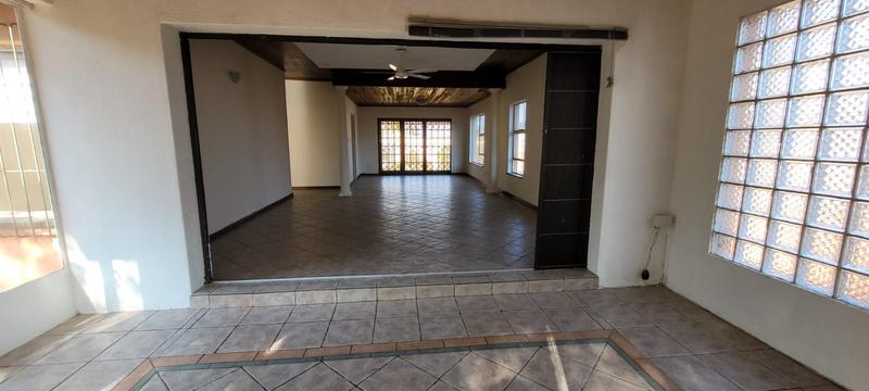 4 Bedroom Property for Sale in Glenvista Gauteng