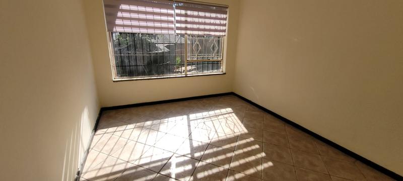4 Bedroom Property for Sale in Glenvista Gauteng