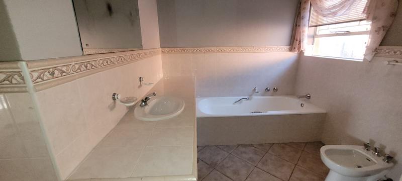 4 Bedroom Property for Sale in Glenvista Gauteng