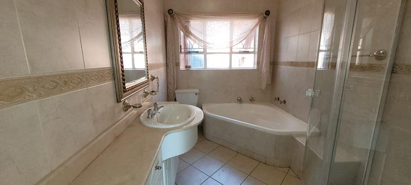 4 Bedroom Property for Sale in Glenvista Gauteng
