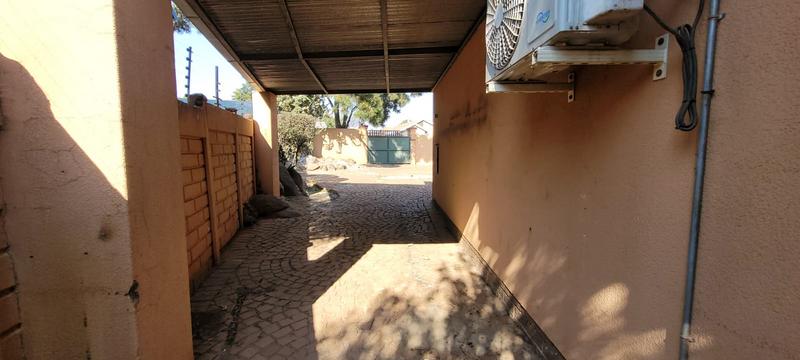 4 Bedroom Property for Sale in Glenvista Gauteng