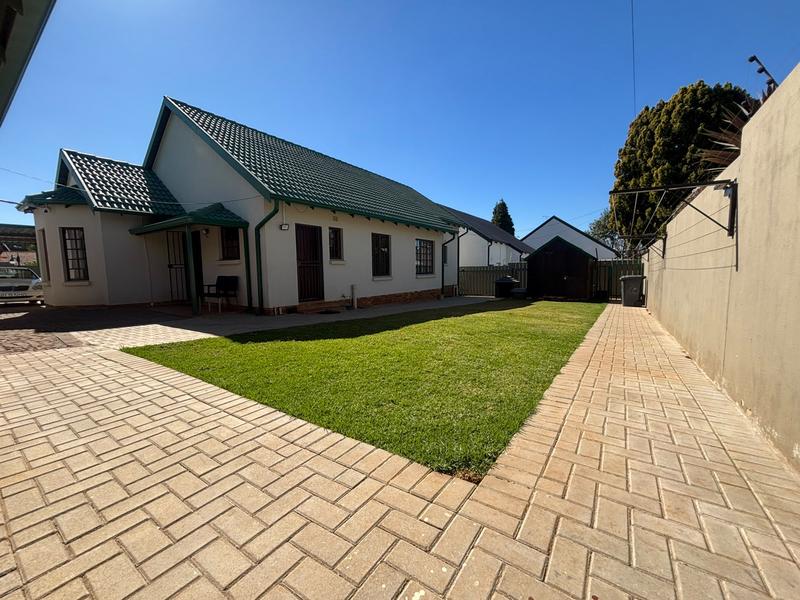 3 Bedroom Property for Sale in Weltevreden Park Gauteng