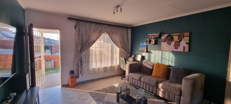 2 Bedroom Property for Sale in The Reeds Gauteng