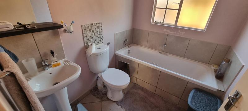 2 Bedroom Property for Sale in The Reeds Gauteng