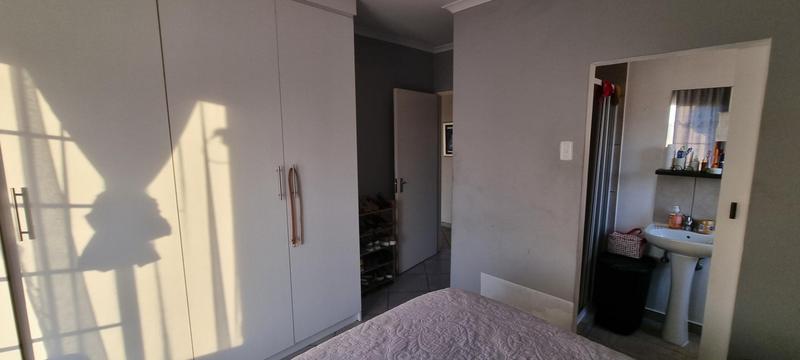 2 Bedroom Property for Sale in The Reeds Gauteng