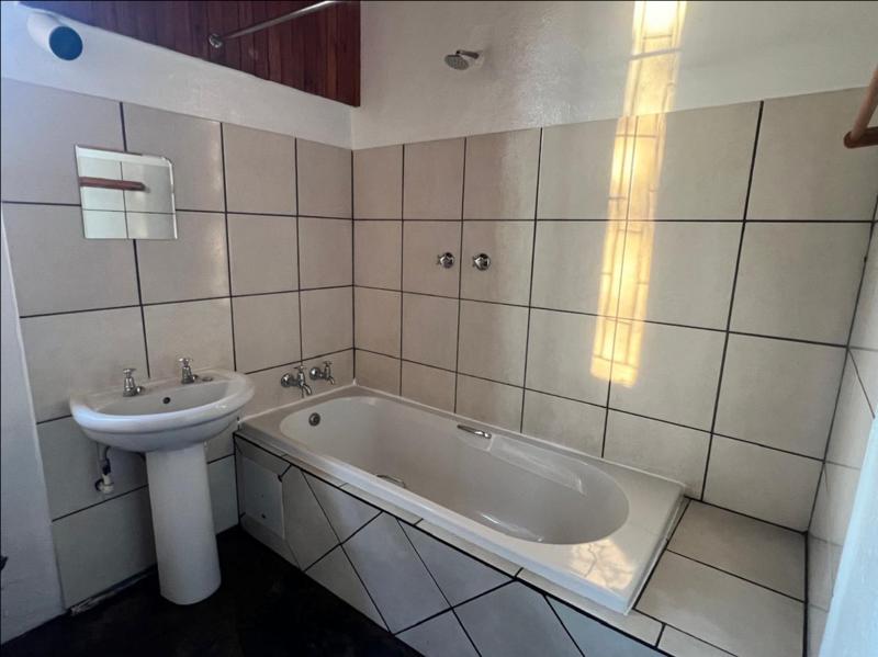 To Let 4 Bedroom Property for Rent in Lanseria Gauteng