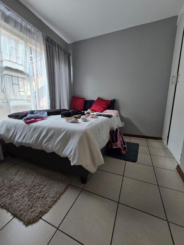 2 Bedroom Property for Sale in Oakdene Gauteng