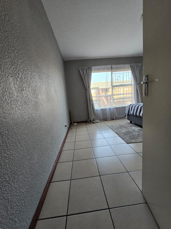 2 Bedroom Property for Sale in Oakdene Gauteng