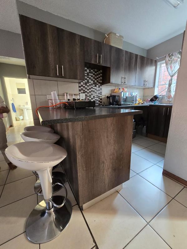 2 Bedroom Property for Sale in Oakdene Gauteng
