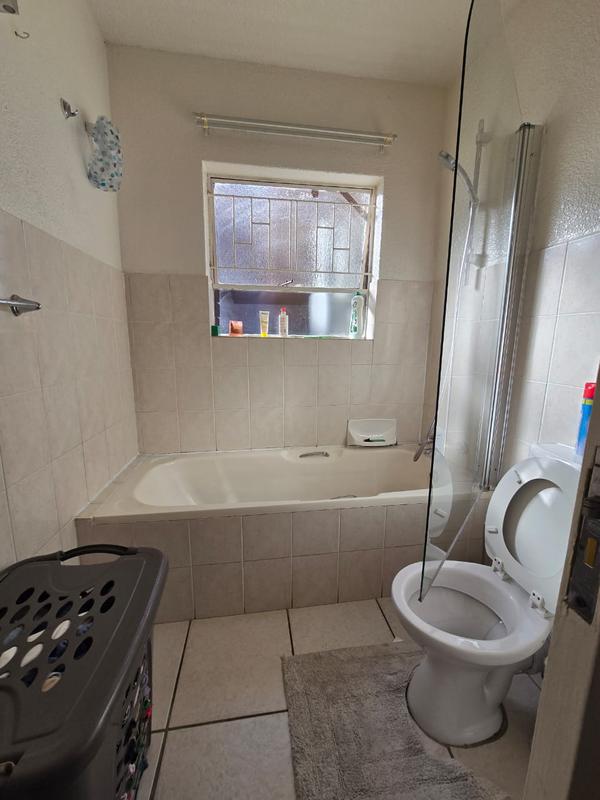 2 Bedroom Property for Sale in Oakdene Gauteng