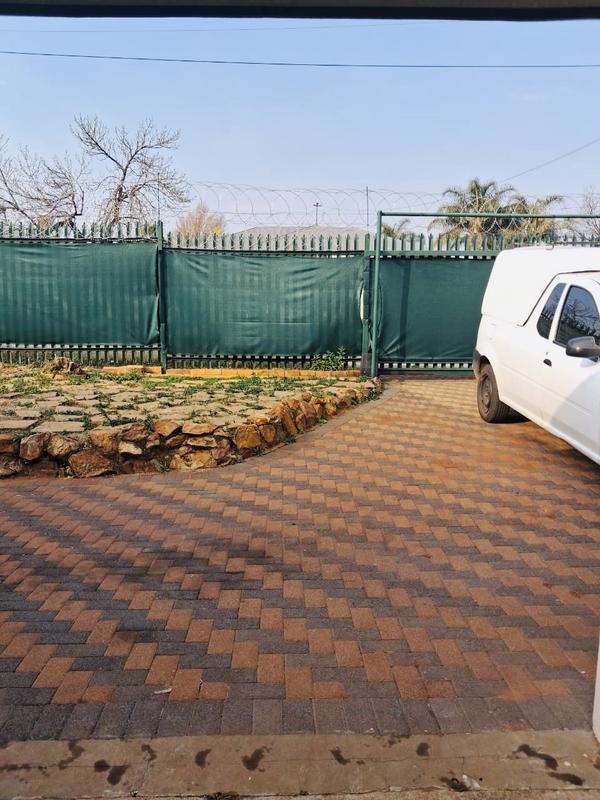 To Let 3 Bedroom Property for Rent in Wychwood Gauteng