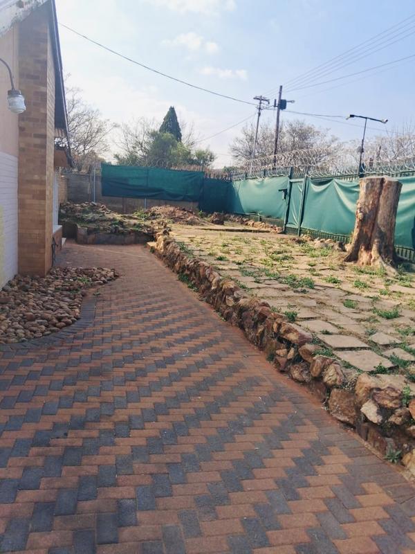 To Let 3 Bedroom Property for Rent in Wychwood Gauteng