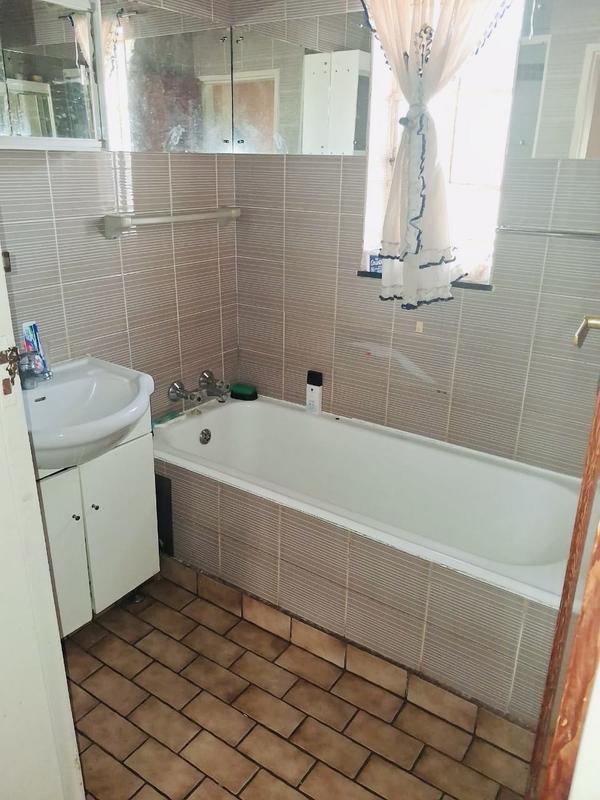 To Let 3 Bedroom Property for Rent in Wychwood Gauteng