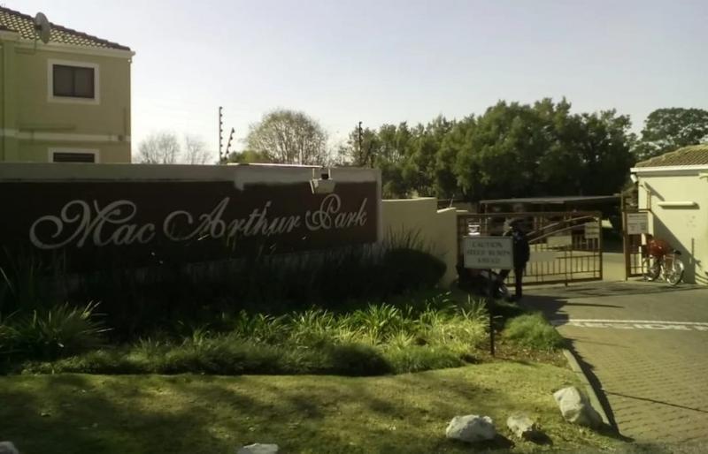 To Let 1 Bedroom Property for Rent in Robindale Gauteng