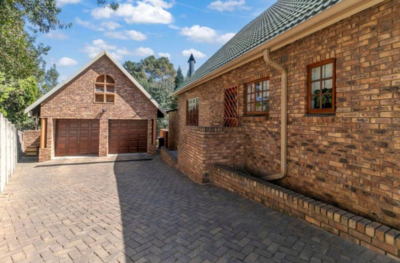 4 Bedroom Property for Sale in Oakdene Gauteng