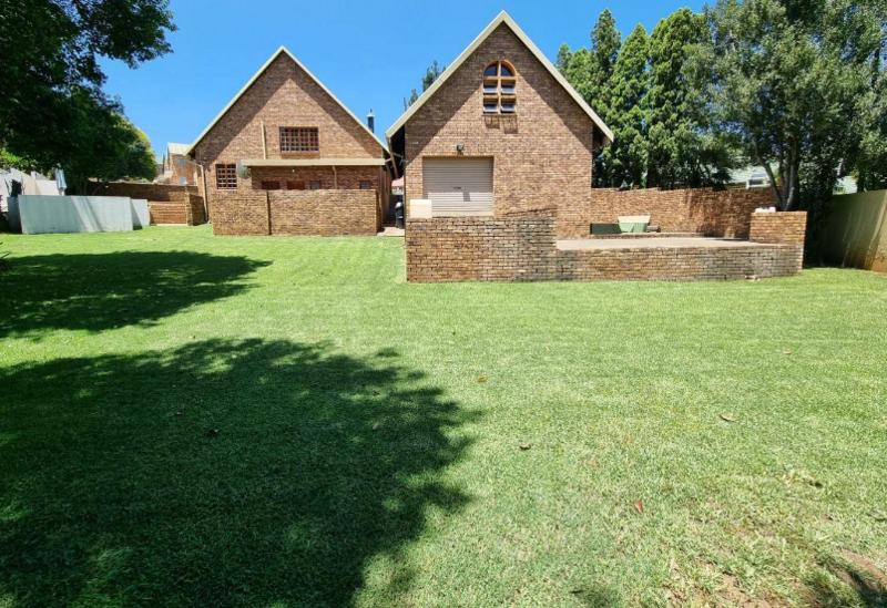 4 Bedroom Property for Sale in Oakdene Gauteng