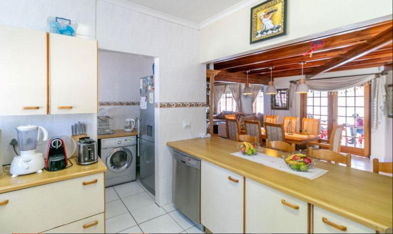 4 Bedroom Property for Sale in Oakdene Gauteng